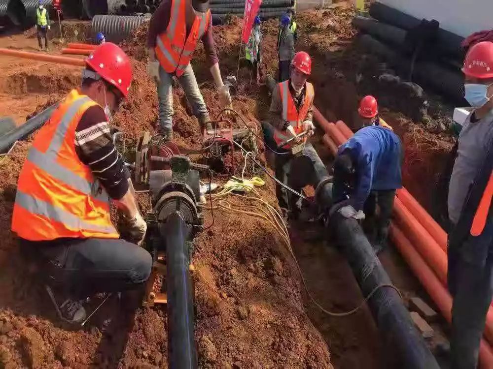 他們怎樣為火神山雷神山醫院送進生命源泉——防腐管道的鋪設與保障